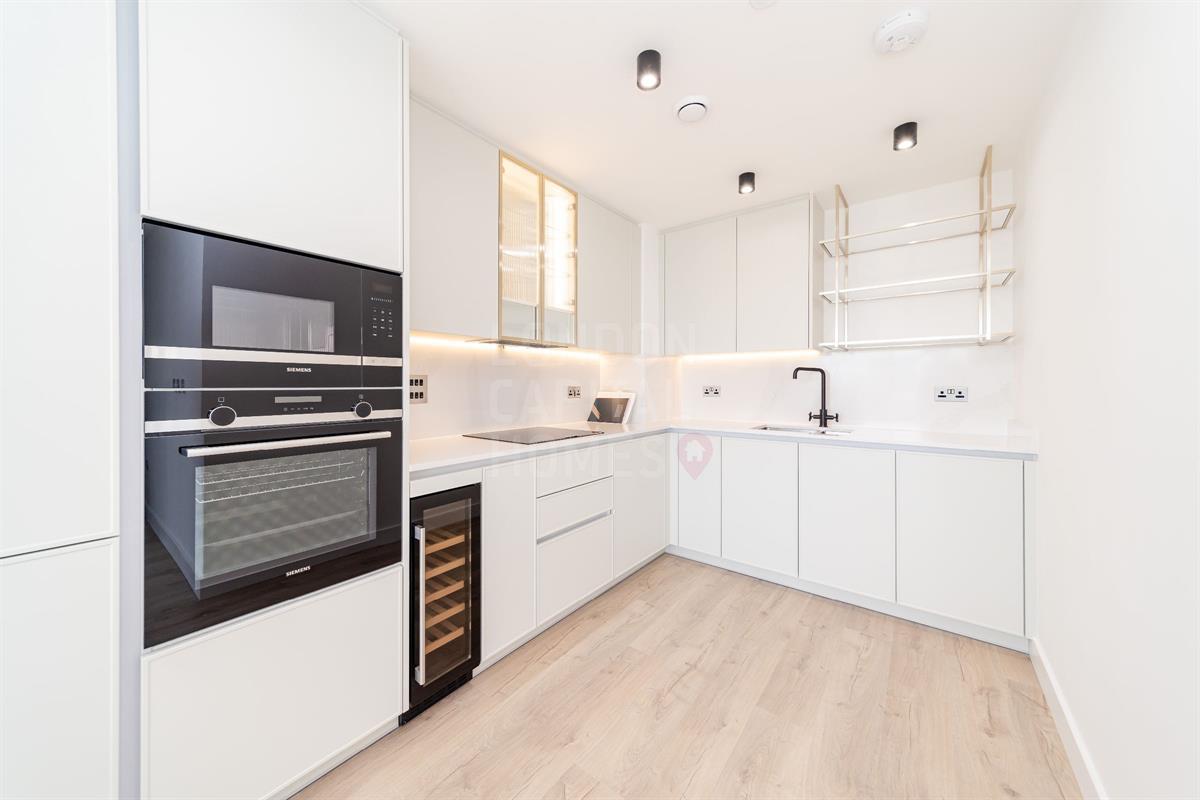 3 bed property in Valencia Tower, 3 Bollinder Place, LONDON